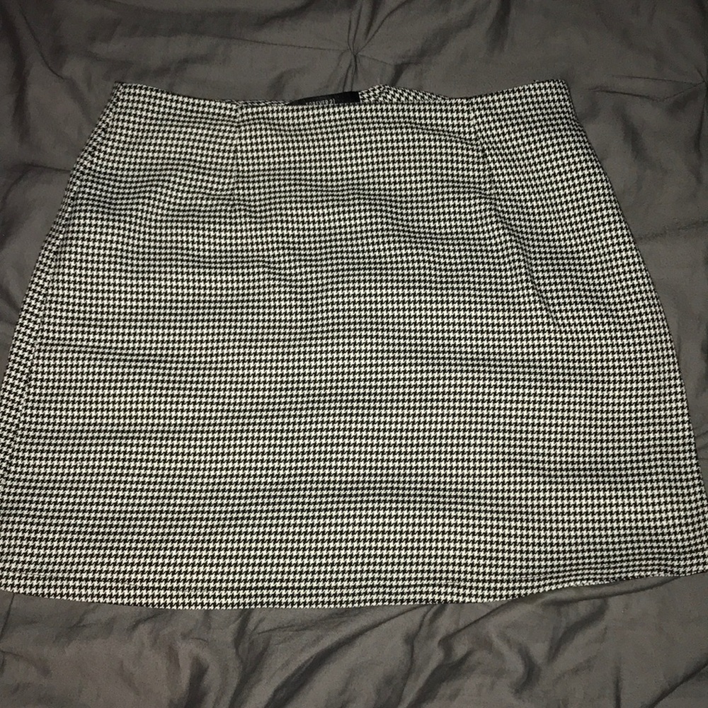 Black and White pattern mini skirt